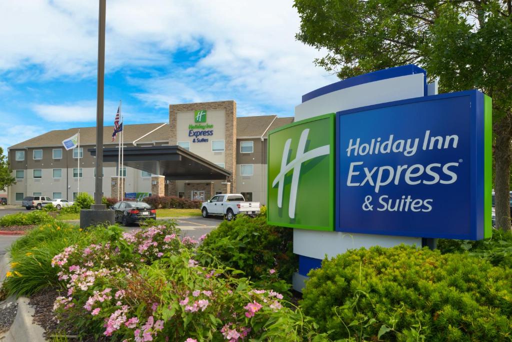 Holiday Inn Express & Suites - Omaha - 120th and Maple an IHG Hotel Main image 1